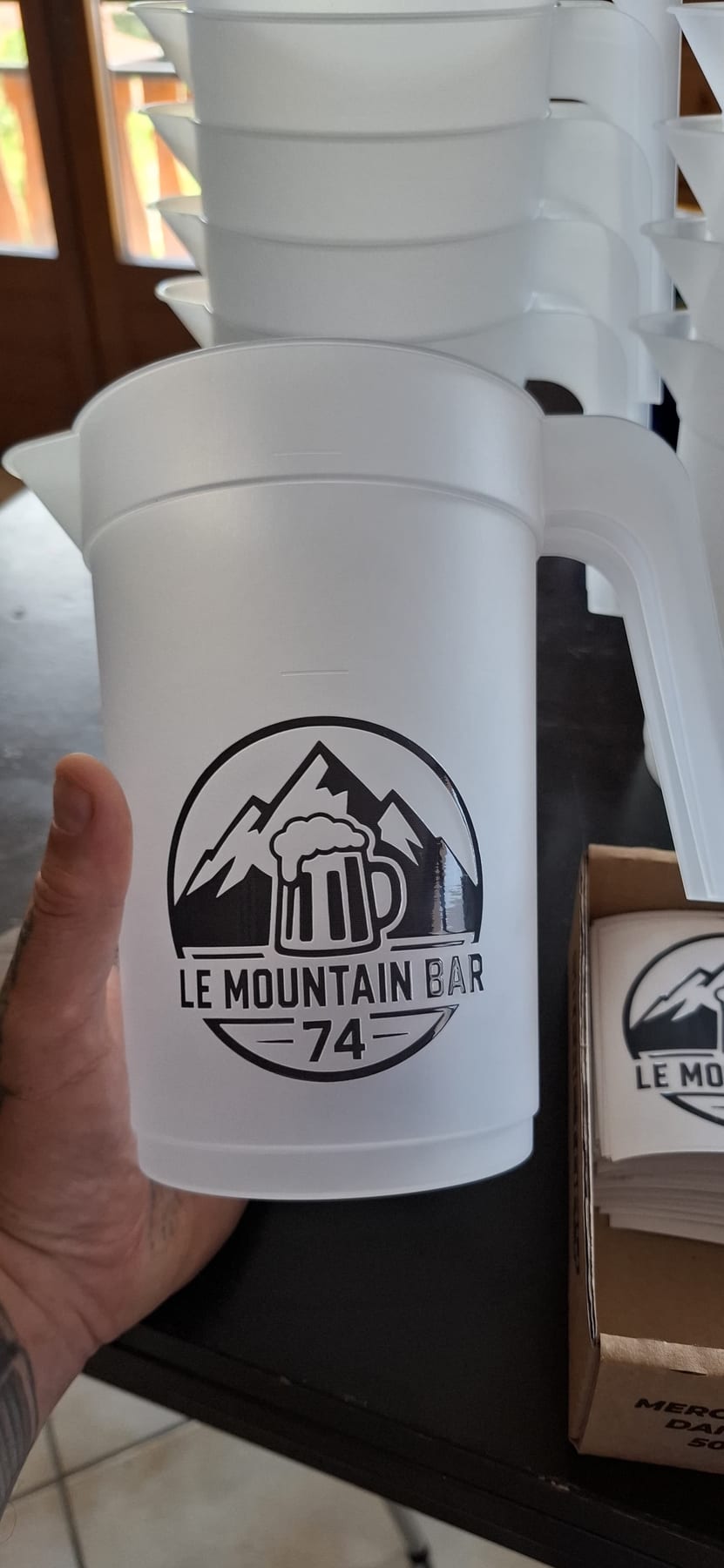 Les chopes sérigraphiées du Mountain Bar