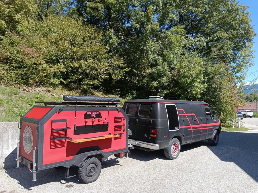 La tireuse à bière mobile attelée, prête à partir en livraison